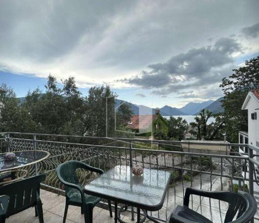 Alex Guesthouse Kotor Eksteriør bilde