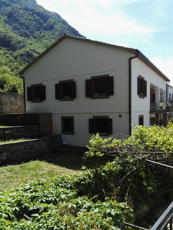 Alex Guesthouse Kotor Eksteriør bilde